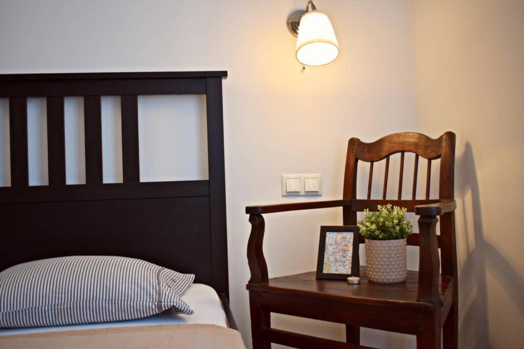 Central Budapest Apartment In Historical Building With Free Private Parking Bagian luar foto