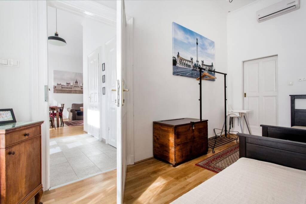 Central Budapest Apartment In Historical Building With Free Private Parking Bagian luar foto