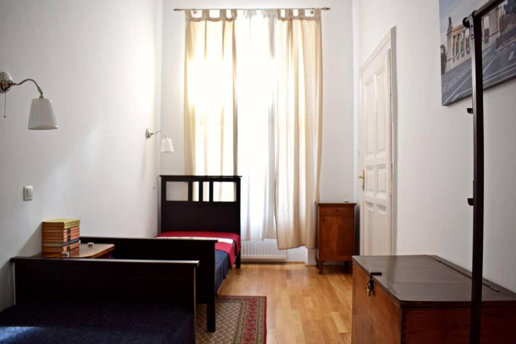Central Budapest Apartment In Historical Building With Free Private Parking Bagian luar foto