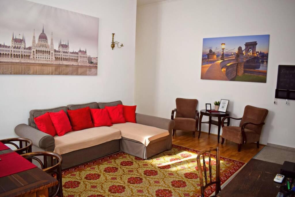 Central Budapest Apartment In Historical Building With Free Private Parking Bagian luar foto